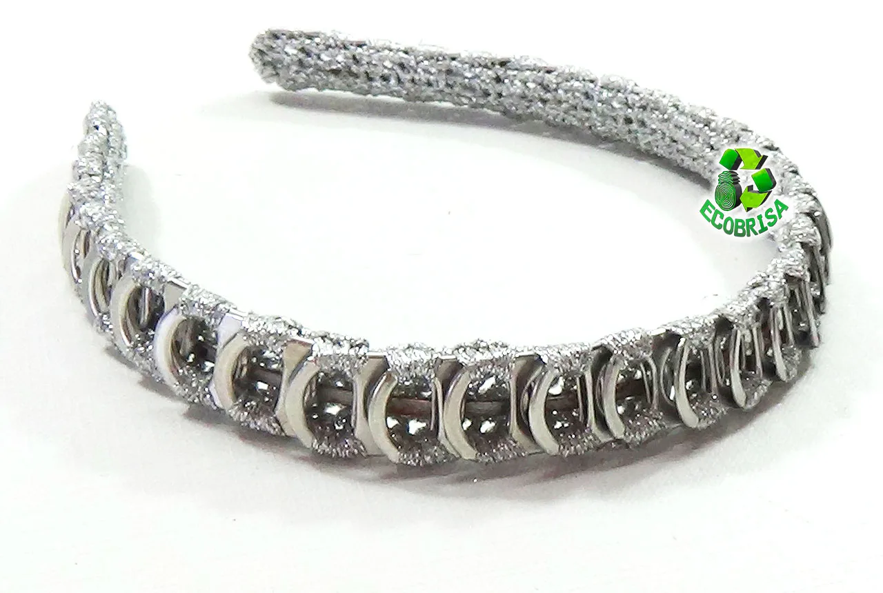 Diadema con anillas de latas