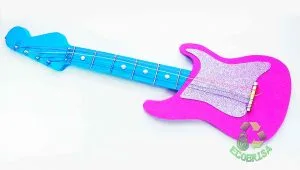 Cómo hacer una guitarra con cartón