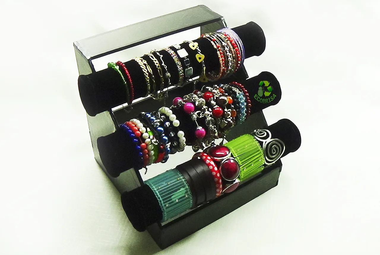 Organizador de pulseras con cartón