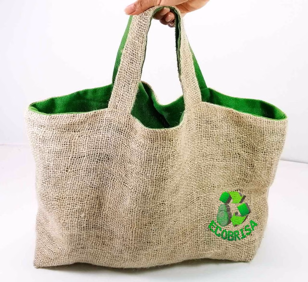 Bolso con saco de yute o arpillera