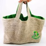 Bolso con saco de yute o arpillera