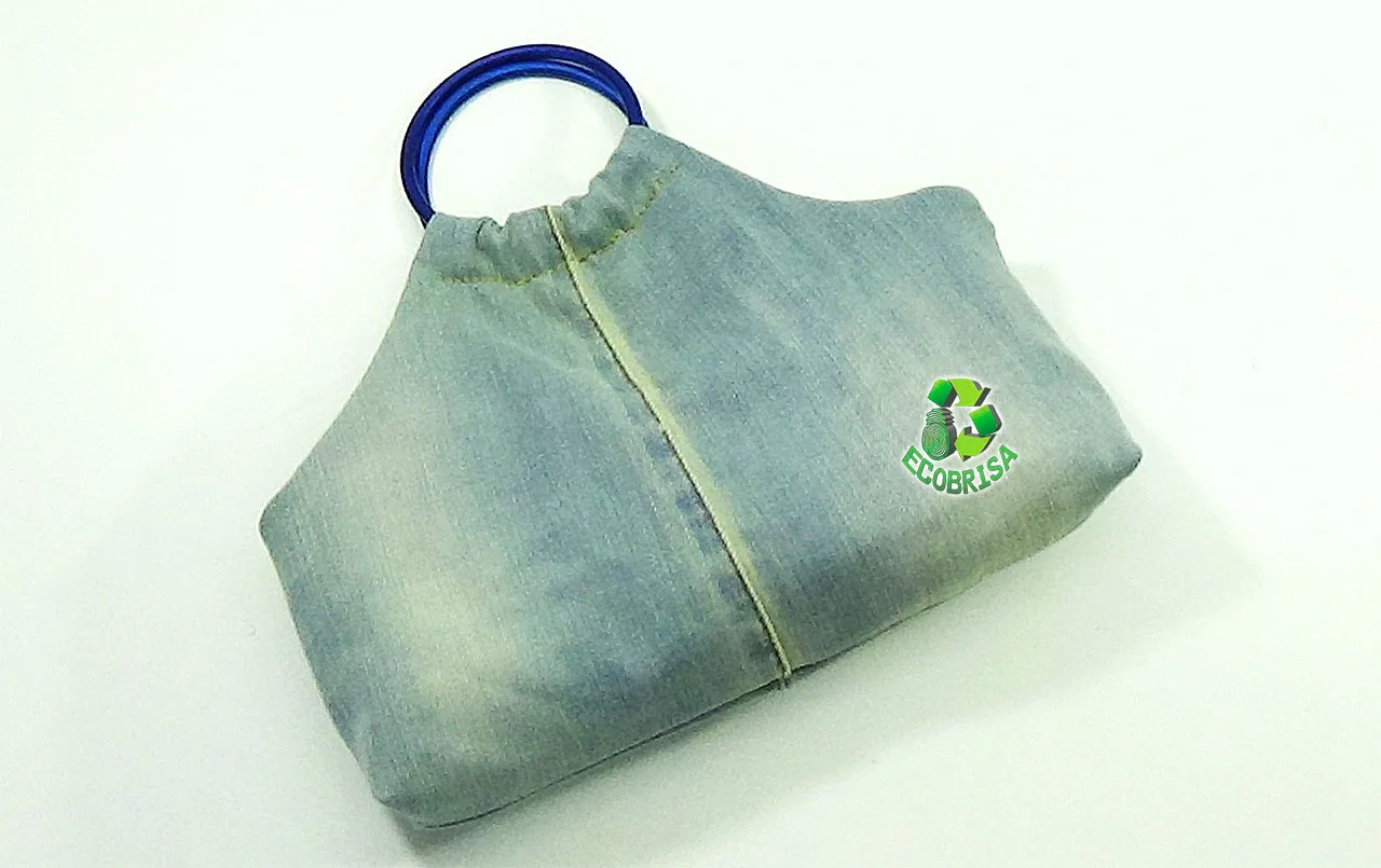 Bolso de mano con jeans (Fácil)