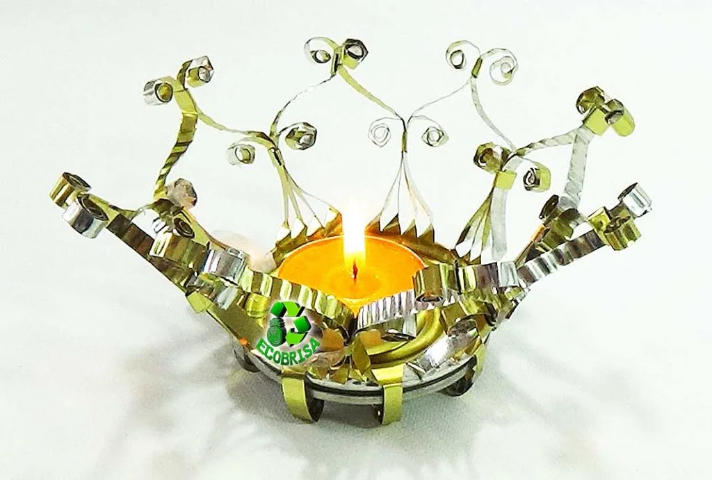 Candelabro con latas
