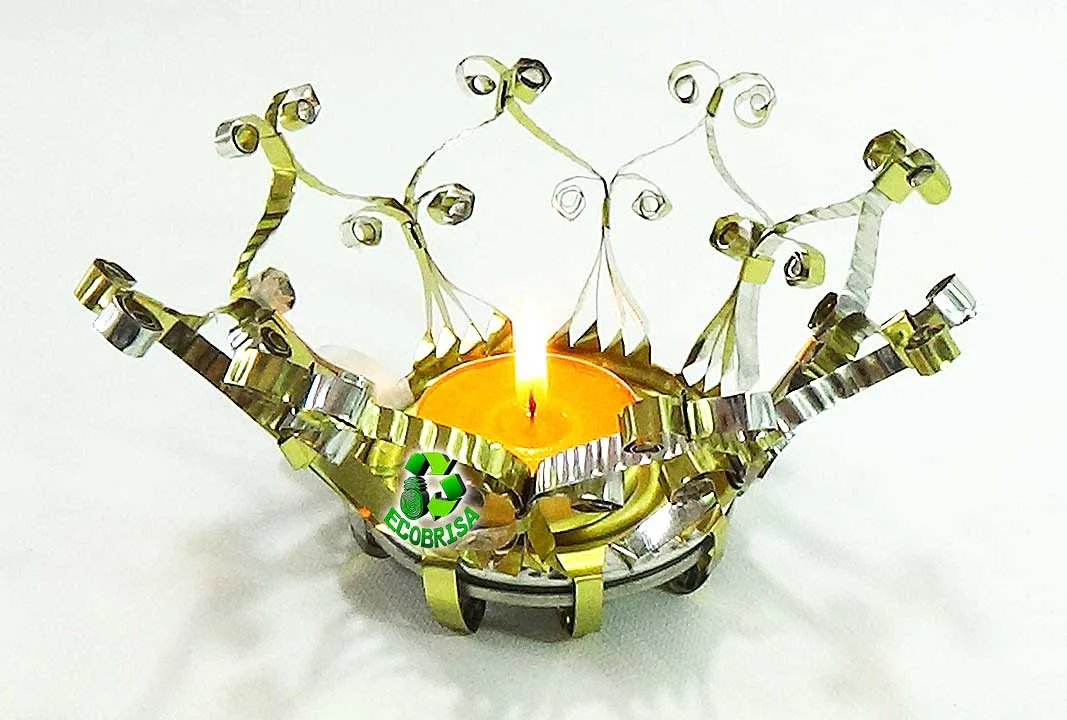 Candelabro con latas
