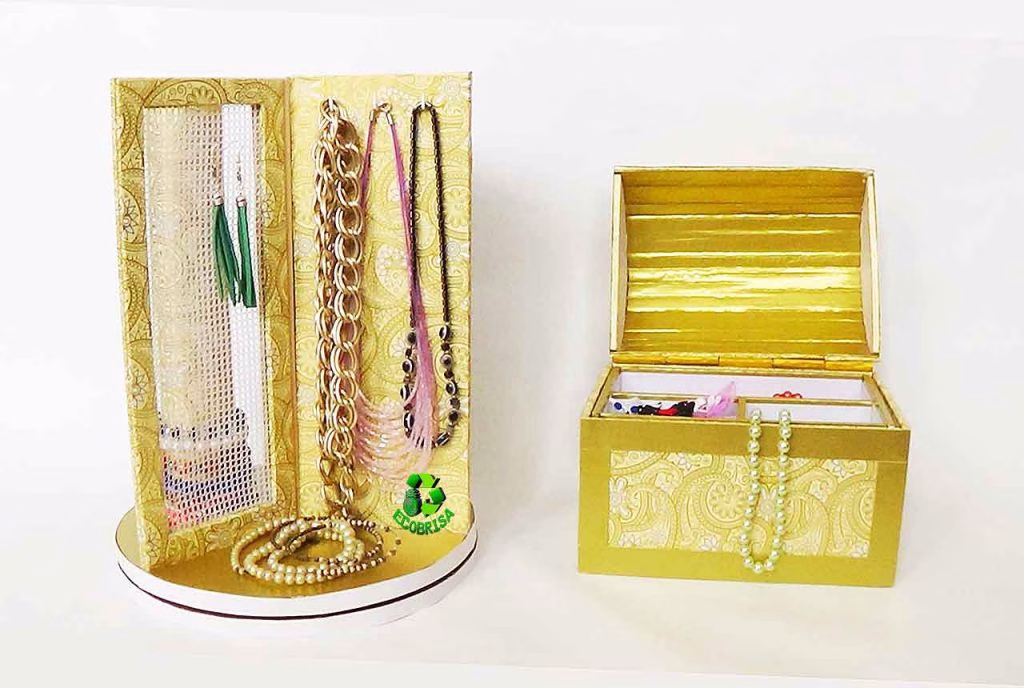Organizador giratorio de cartón para accesorios