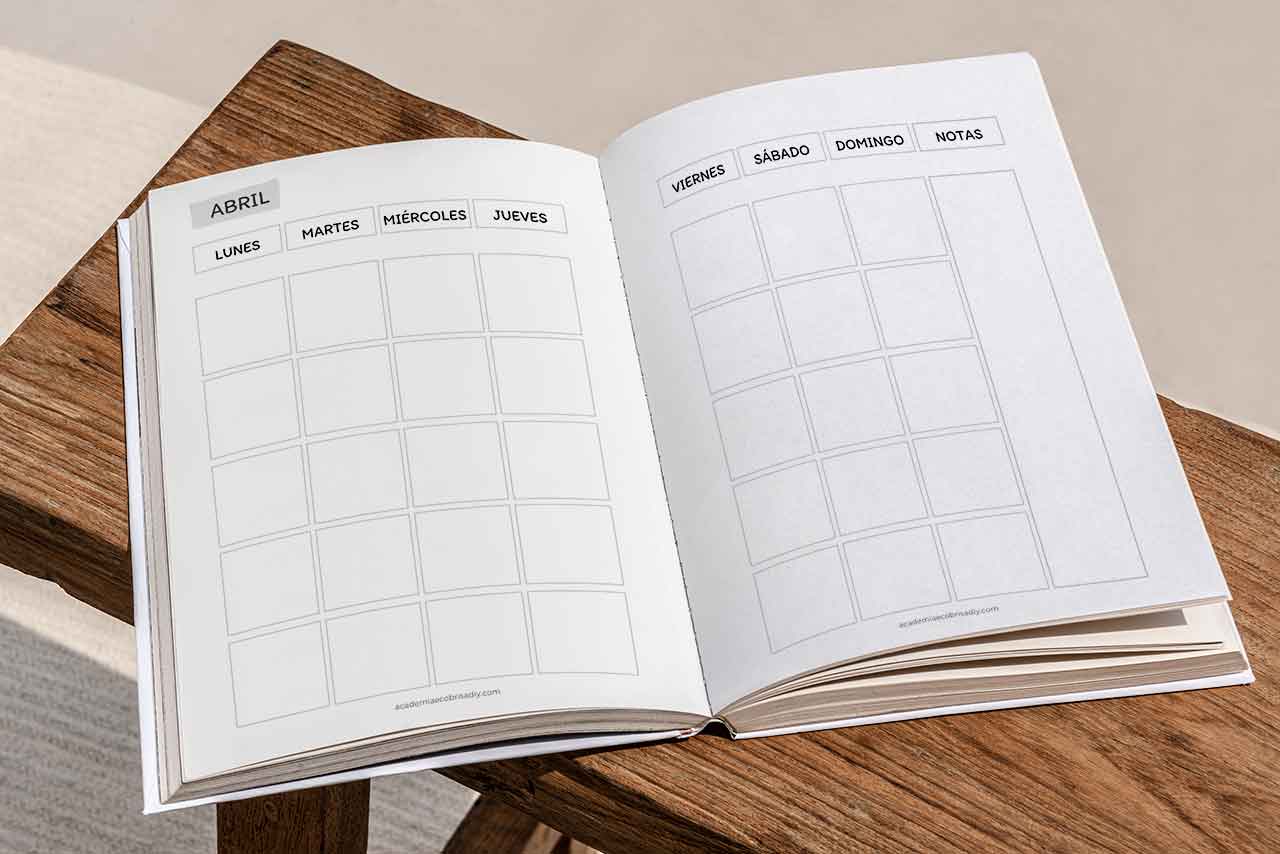 Calendario-mi-cuaderno-creativo-mockup