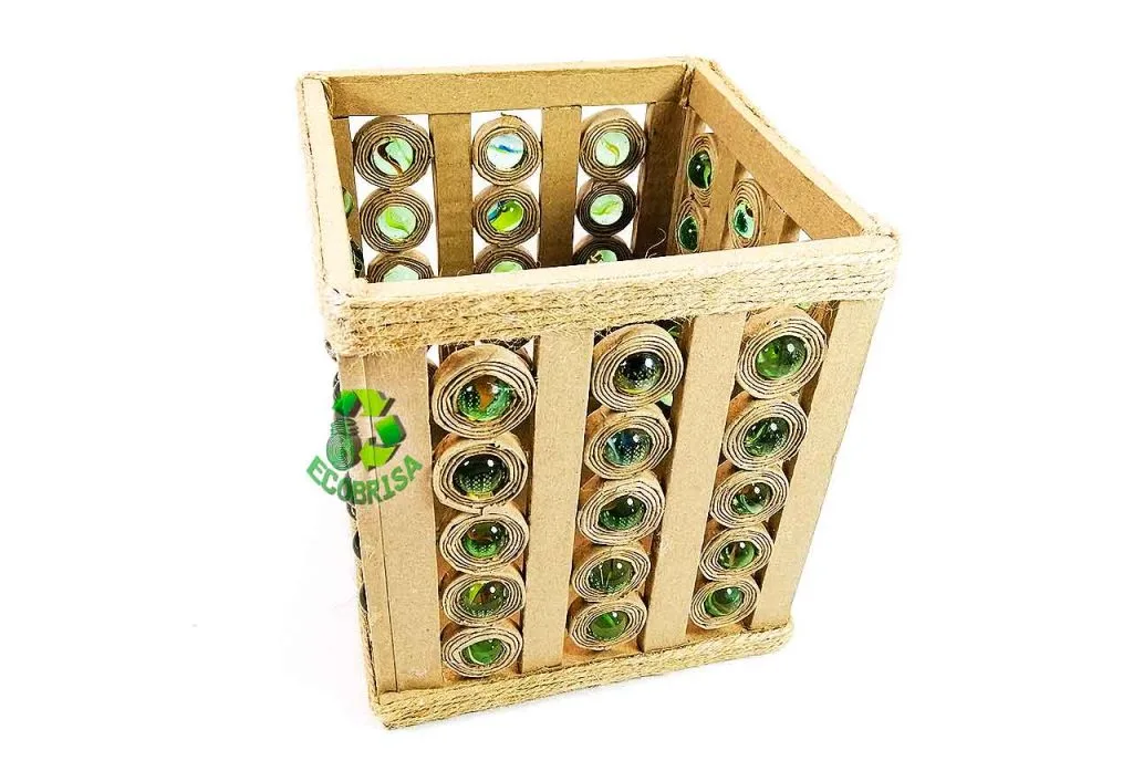 Cómo hacer una caja con canicas de cristal