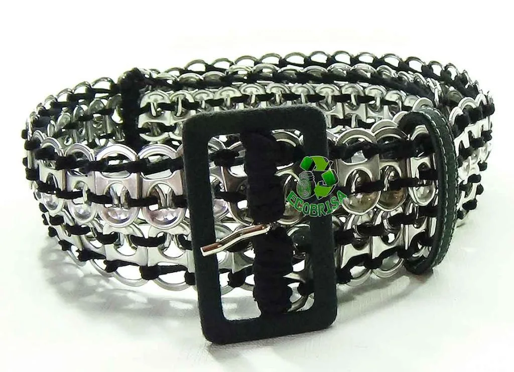 Cinturón con anillas de latas