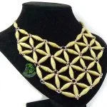 Collar con papel
