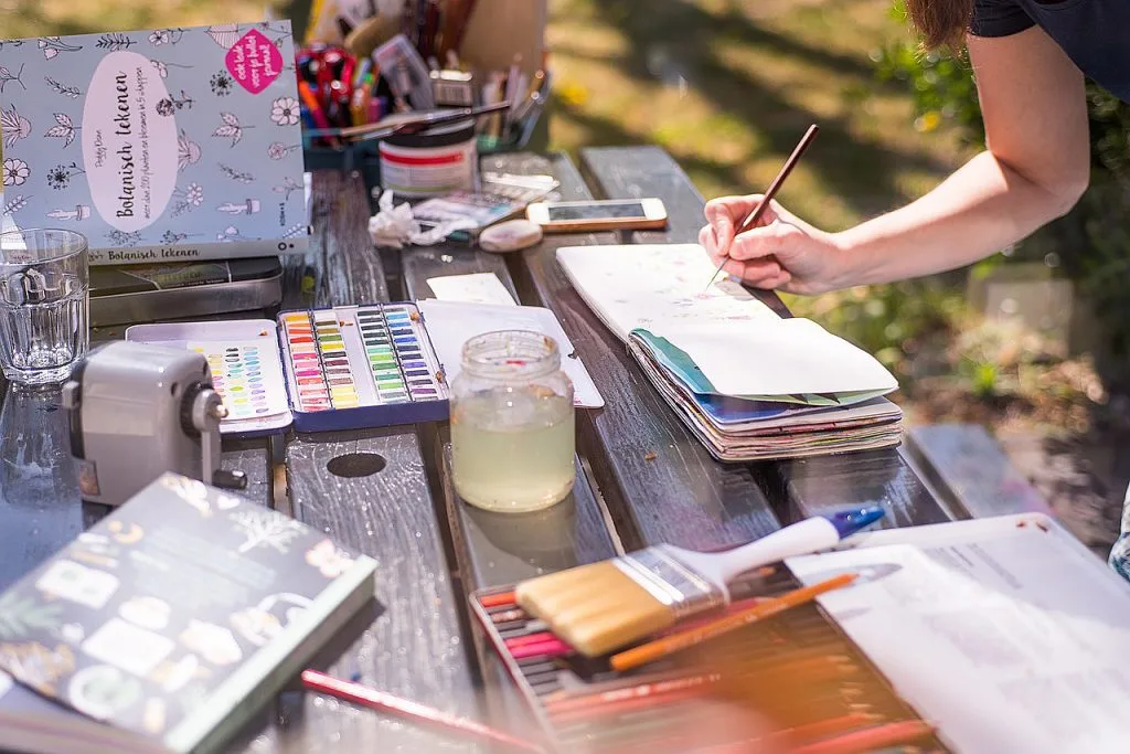 10 materiales imprescindibles para hacer manualidades