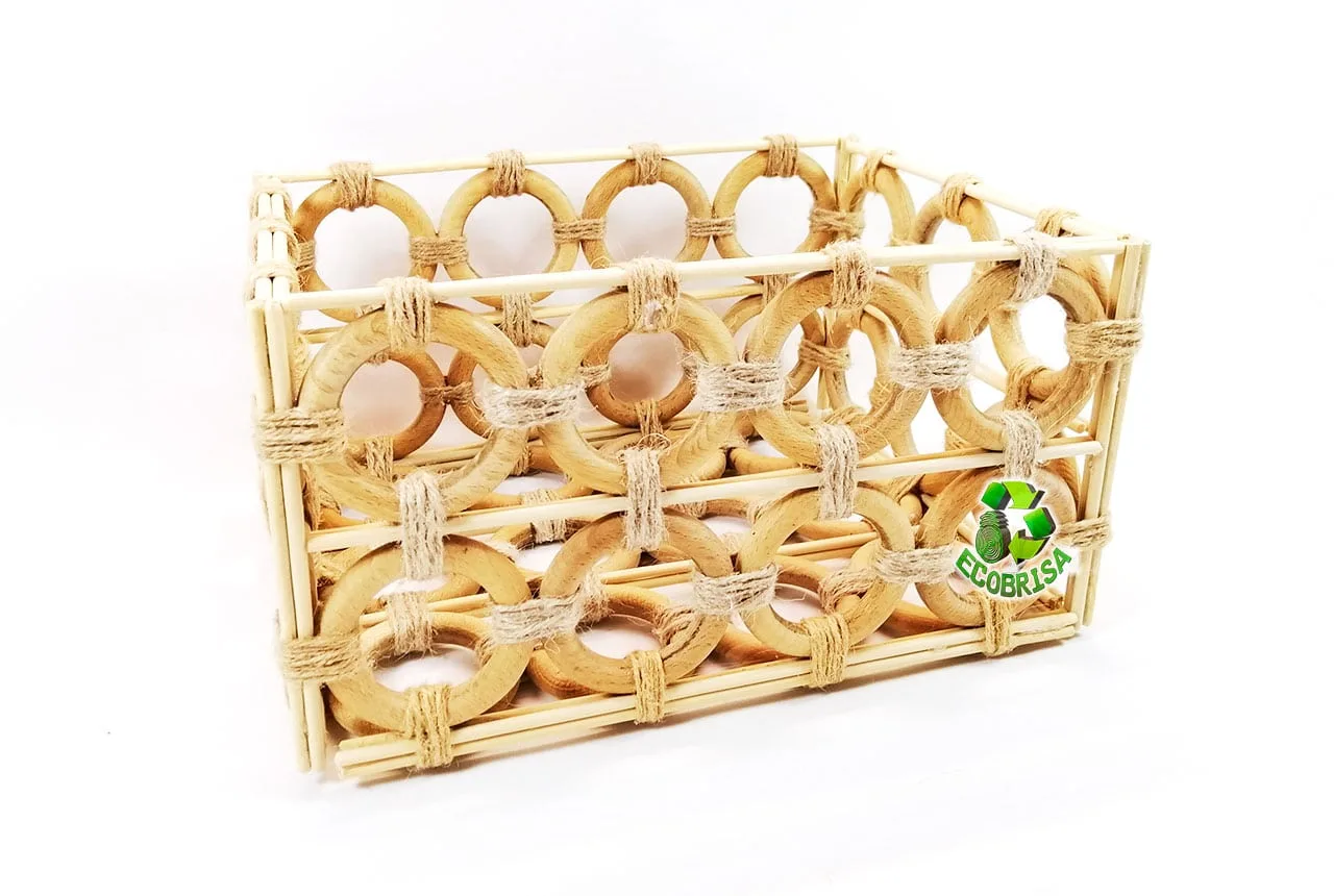 Cesta con aros de madera
